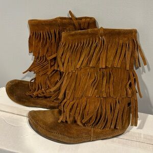 Minnetonka Moccasin 100% Leather 3- Layer Fringe Boots